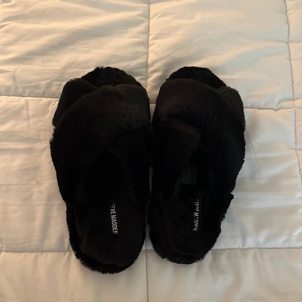 Steve Madden Slippers - Size S don’t fit me (size 9 w)